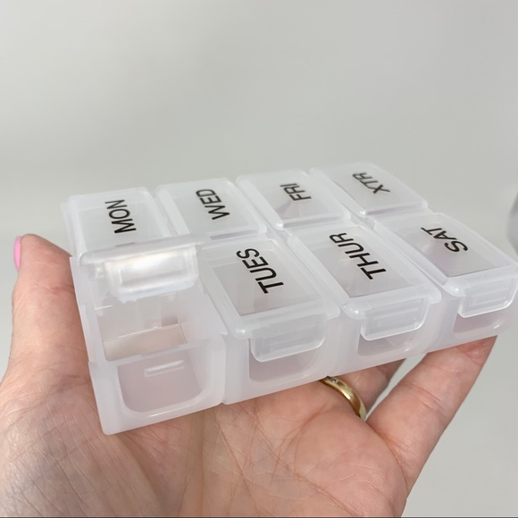 NWT Vera Bradley Holiday Cats Travel Pill Zipper Case w/Snap-Tight Pill Holders - Picture 4 of 6